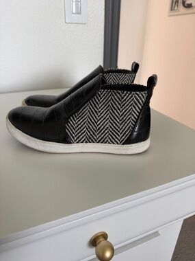 Circus by Sam Edelman Black Croc-Embossed Slip-Ons with Herringbone Trim